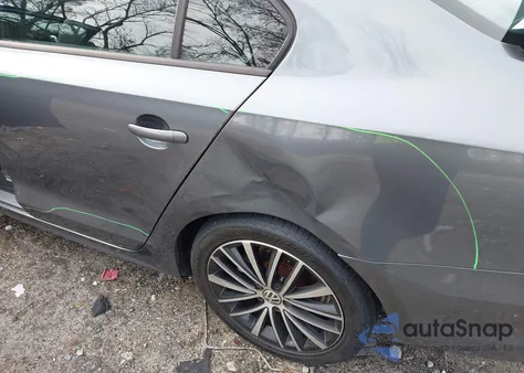 2015 Volkswagen Jetta 1.8T Sport из США, поврежденный, VIN 3VWD17AJ0FM217078